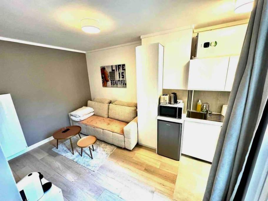 Appartement Rent A - Daguerre Paris