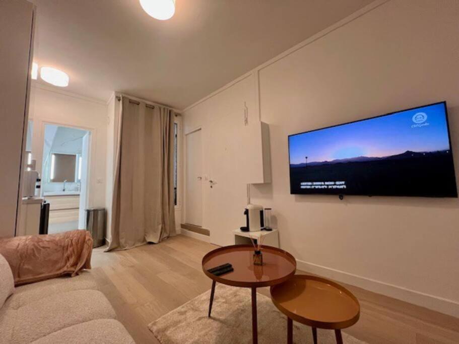 Appartement Rent A - Daguerre Paris